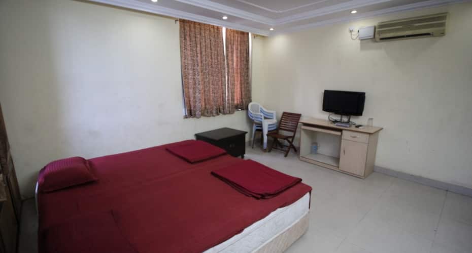 Nisarga Hotel (KR Puram Railway Station), Bangalore 4